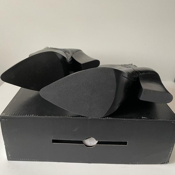 NIB Marc Fisher Mariel Block Heel Zip Booties in Black Croco - Picture 11 of 11